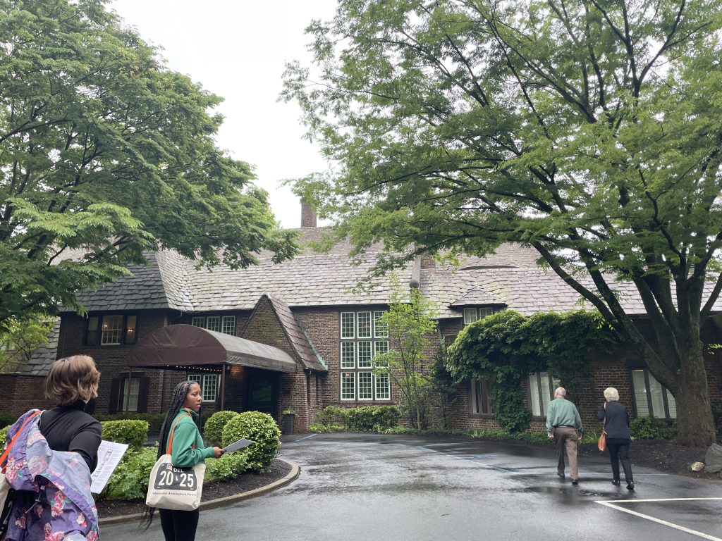 Conference attendees walking toward the entrance of Owl’s Nest Country Place, today known as the Greenville Country Club.