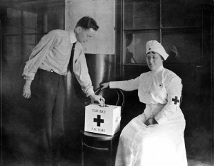 red_cross_nurse_full